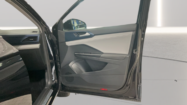 Used 2024 Volkswagen Taos SE w/ Panoramic Sunroof Package AWD/4WD image 34