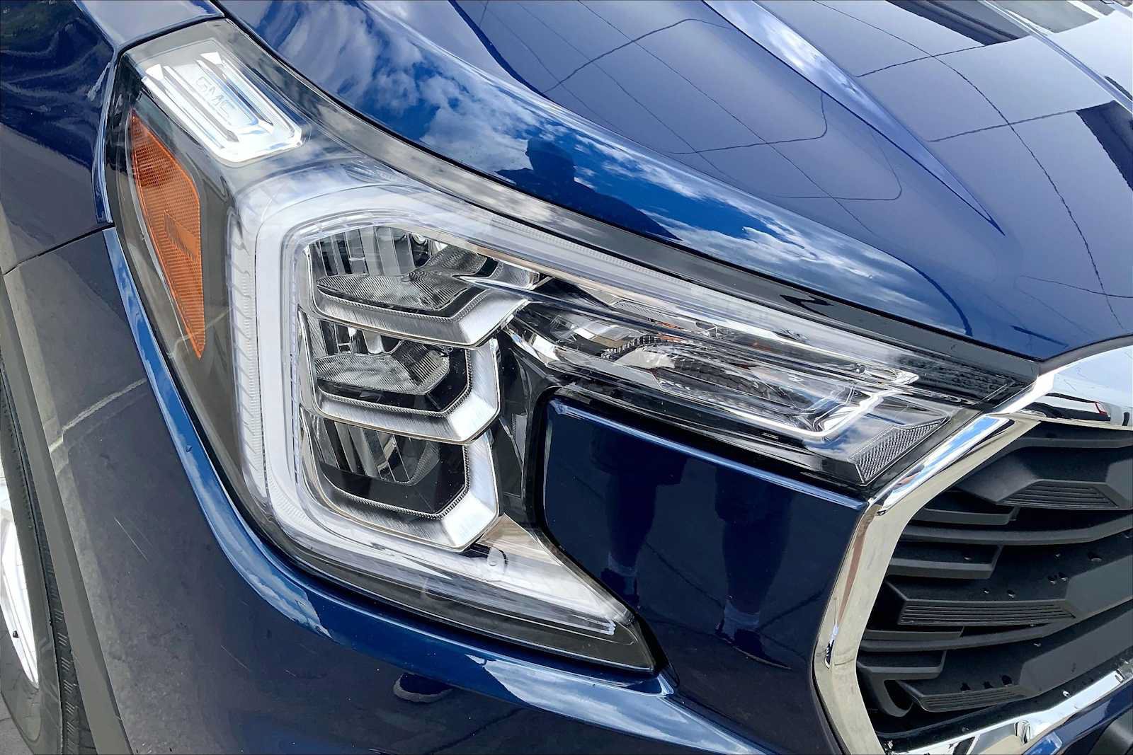 Used 2022 GMC Terrain SLE w/ Driver Convenience Package AWD/4WD image 26