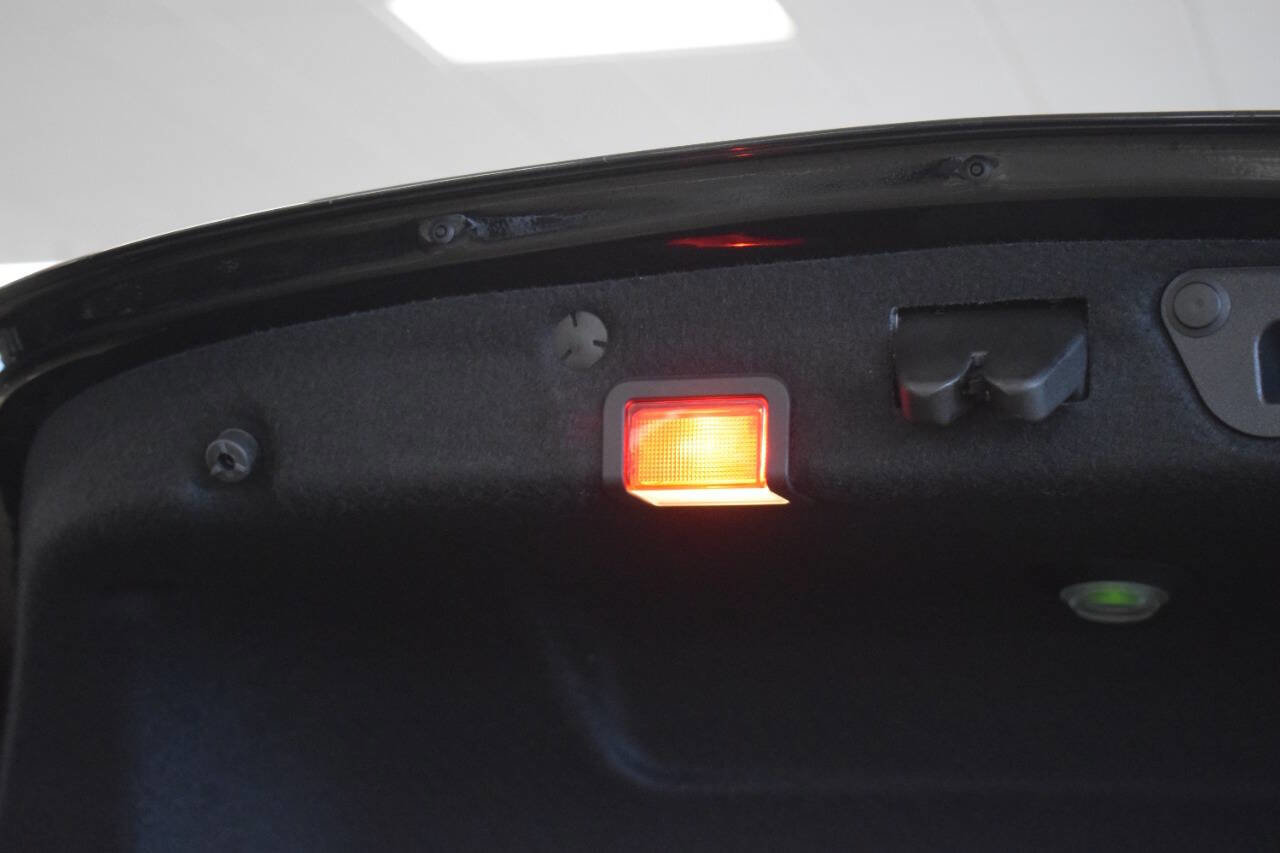 Used 2015 Mercedes-Benz C 300 Sedan image 34