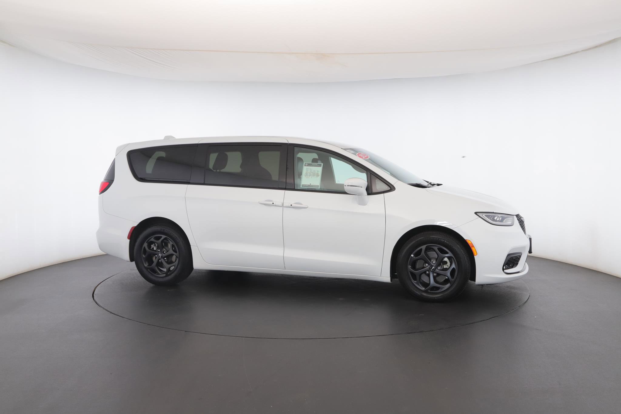 Used 2022 Chrysler Pacifica Touring-L w/ S Appearance Package image 32