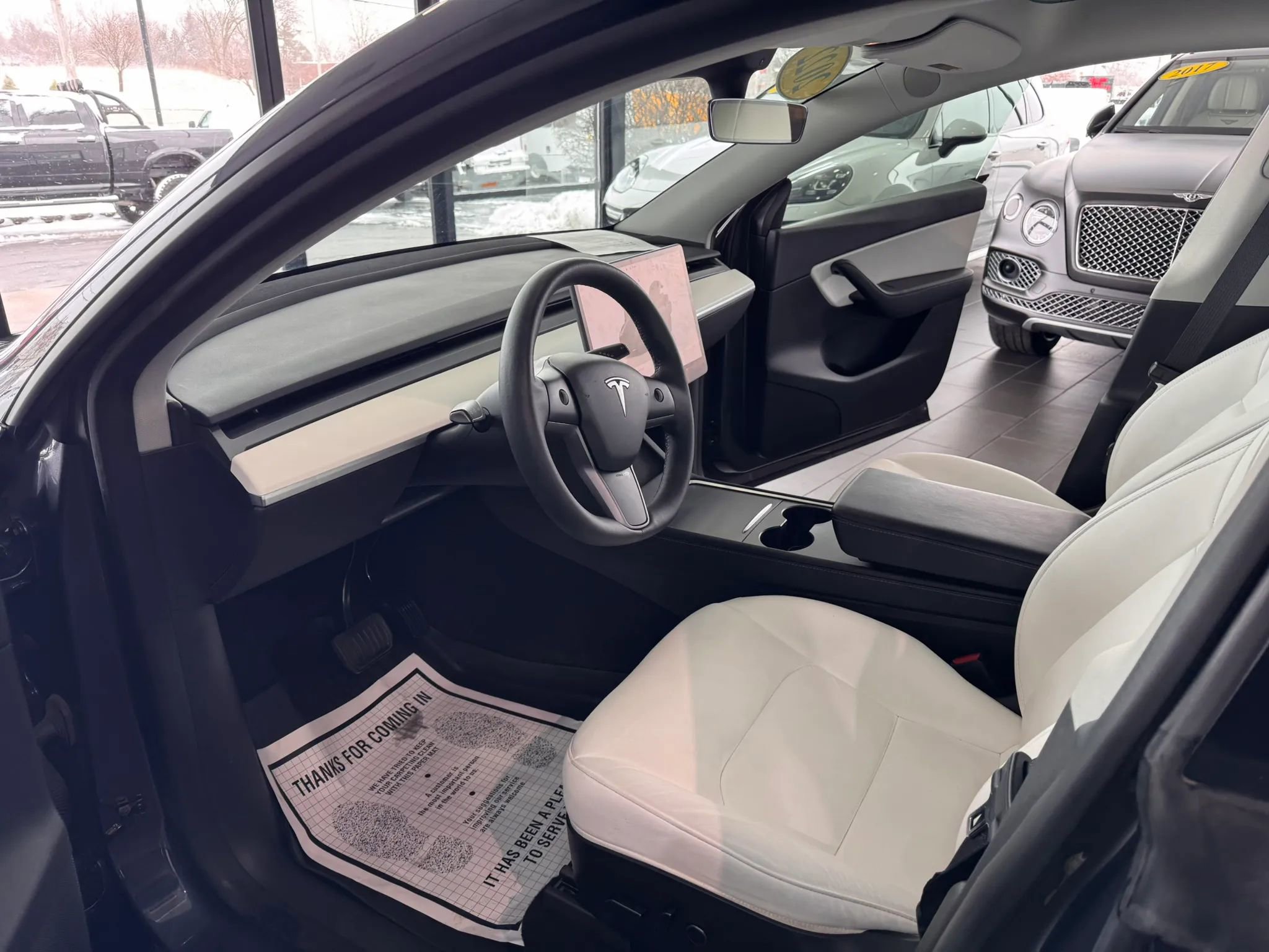 Used 2022 Tesla Model Y Long Range image 8