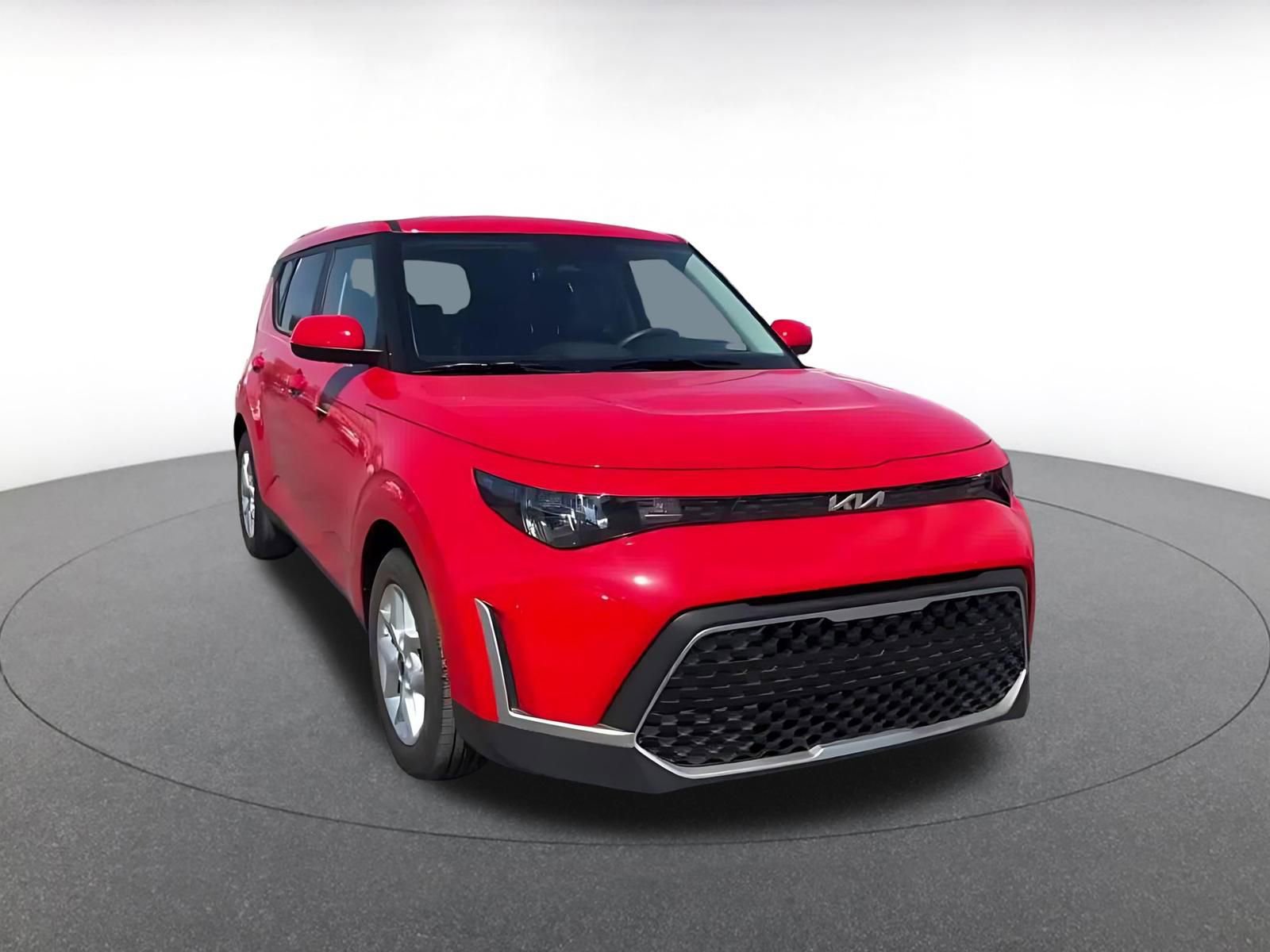 Used 2025 Kia Soul LX w/ LX Technology Package FWD image 3