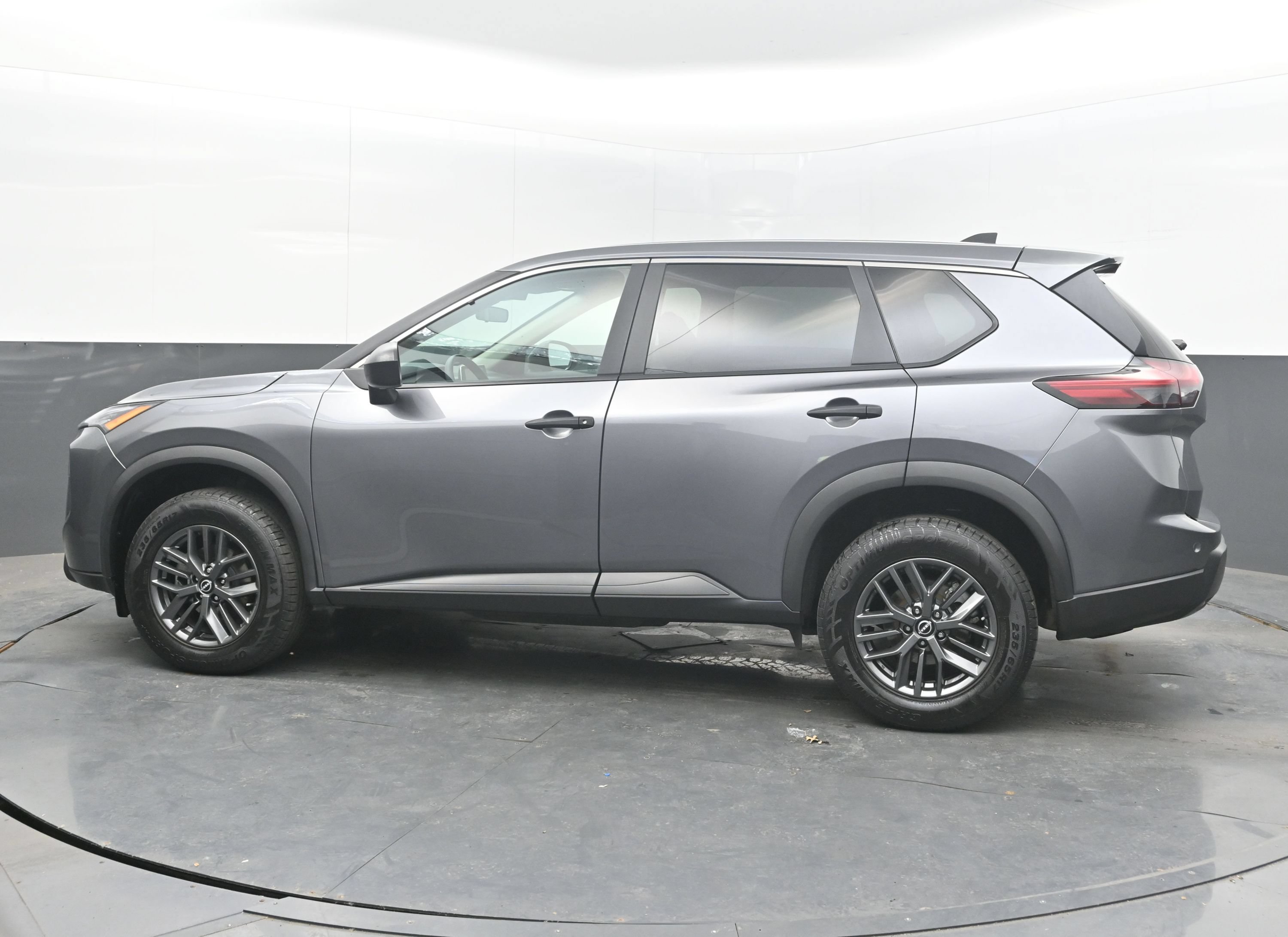 Certified 2024 Nissan Rogue S FWD image 5