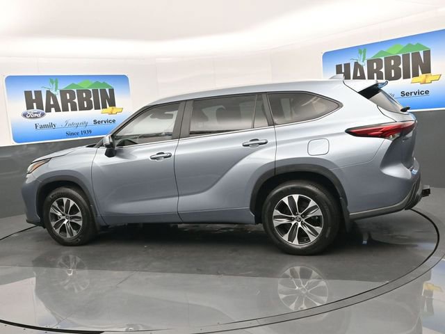Used 2023 Toyota Highlander XLE image 3