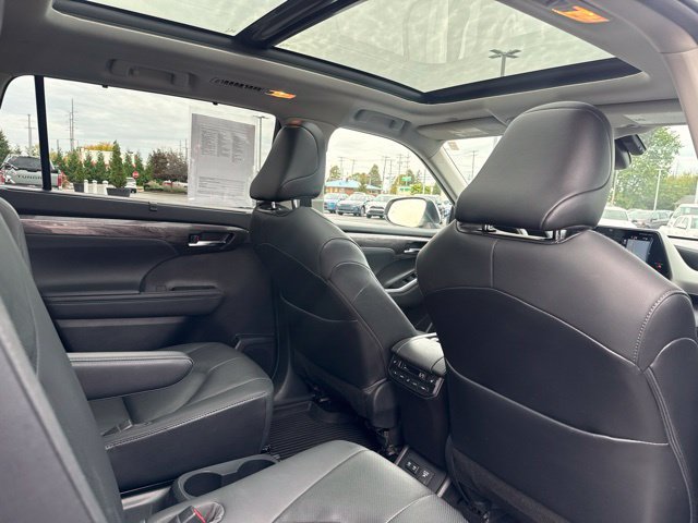 Used 2021 Toyota Highlander Platinum AWD/4WD image 33