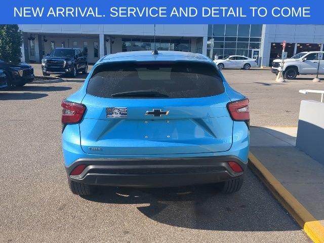 Used 2025 Chevrolet Trax LS w/ LS Convenience Package FWD image 6