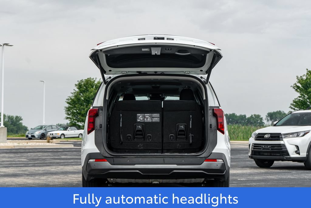 Used 2025 Kia Carnival SX w/ SX Dark Edition Package FWD image 10