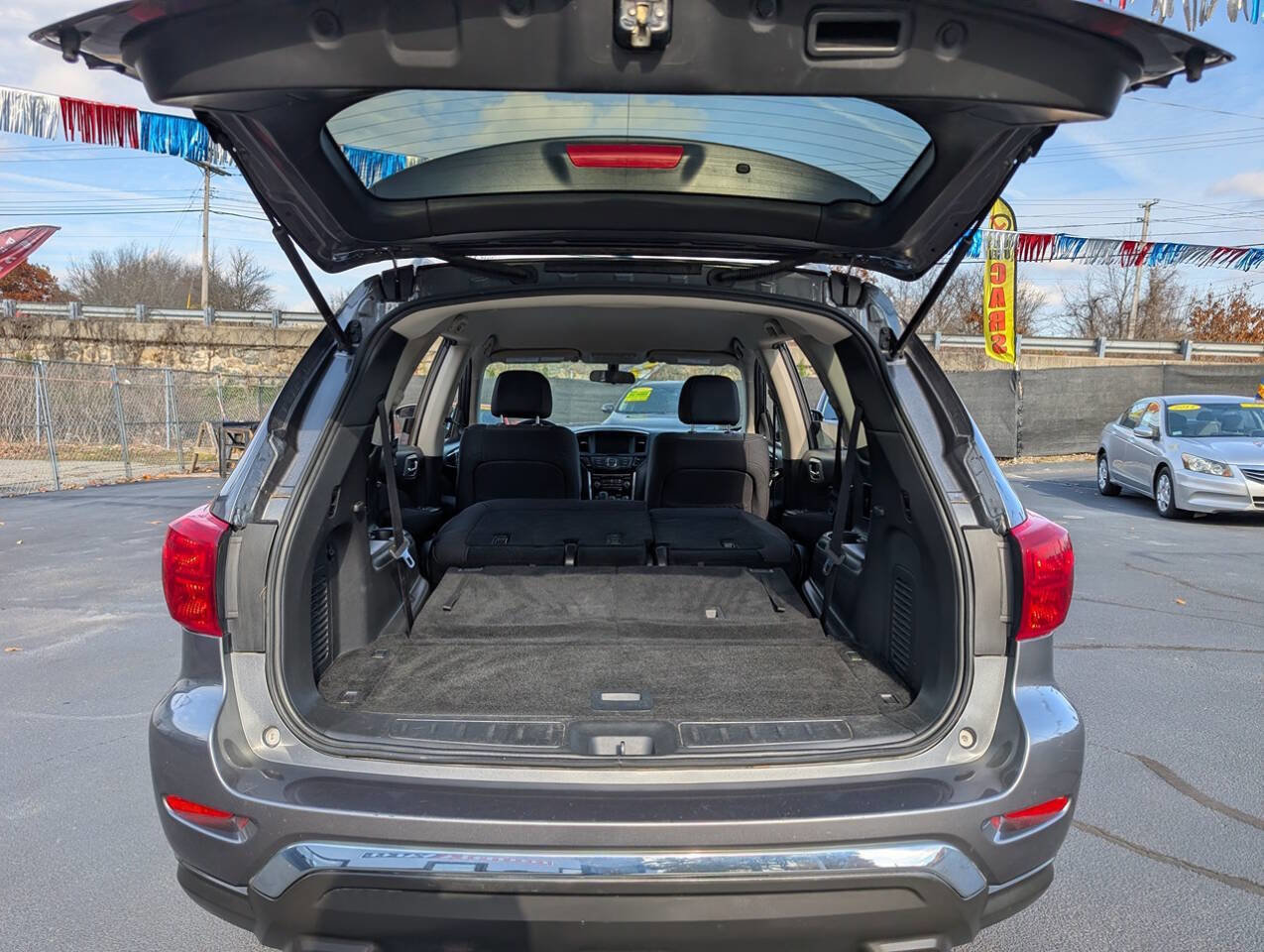 Used 2017 Nissan Pathfinder S image 11