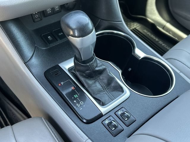 Used 2017 Toyota Highlander XLE AWD/4WD image 30