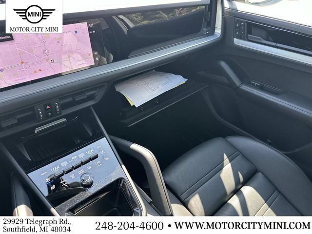 Used 2024 Porsche Cayenne AWD/4WD image 38