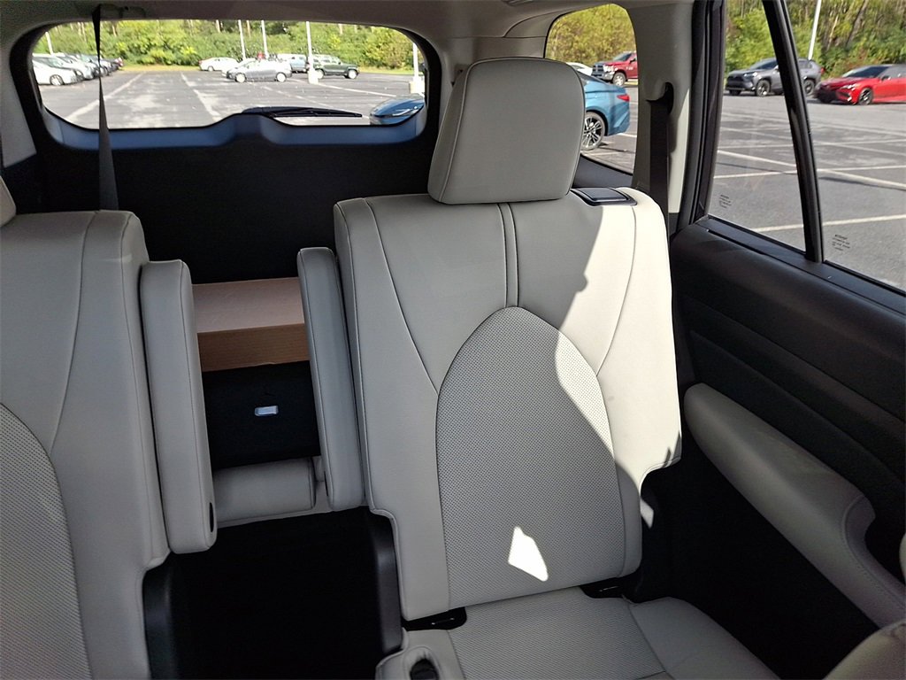 New 2026 Toyota Grand Highlander XLE image 14