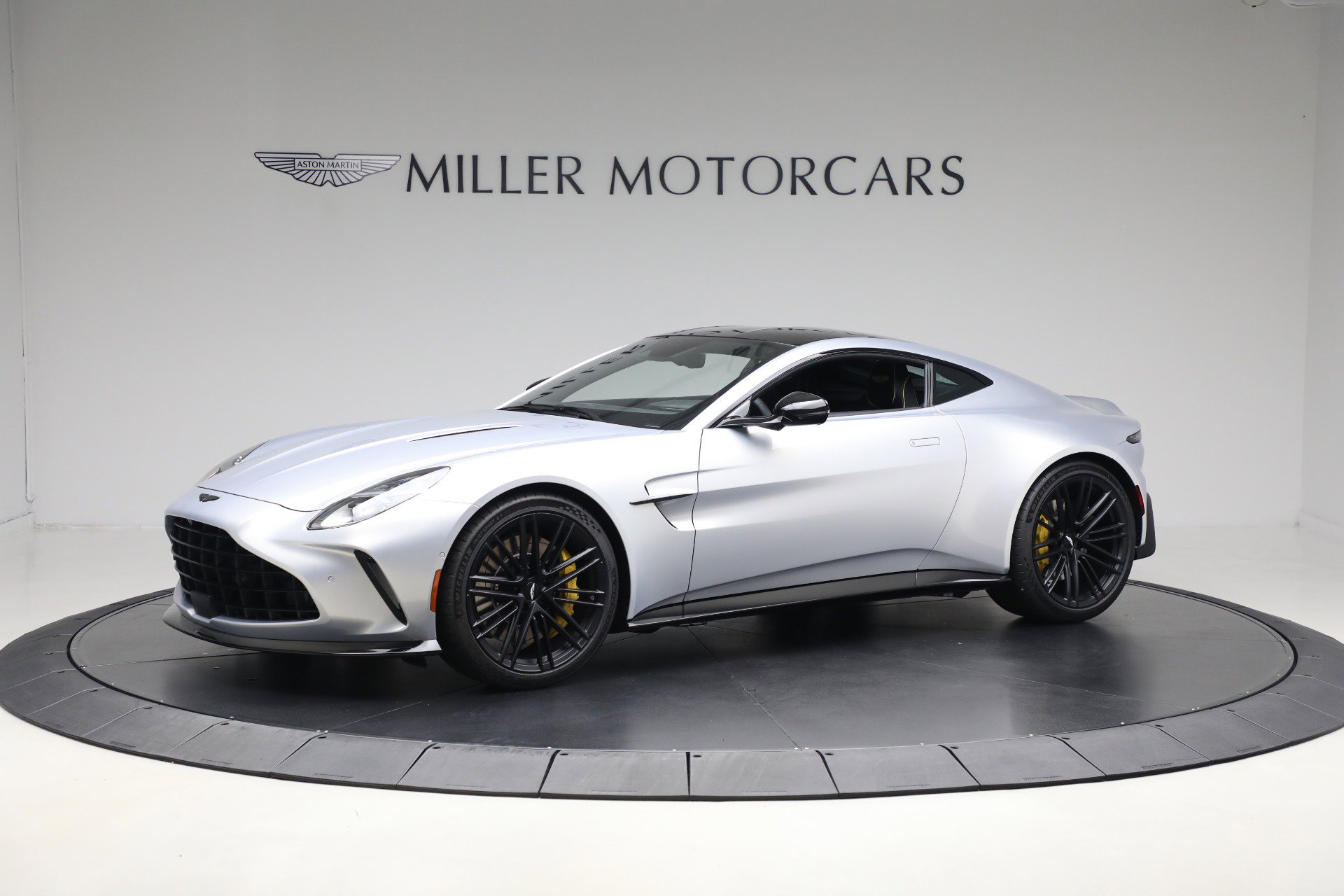 New 2026 Aston Martin V8 Vantage Coupe image 2