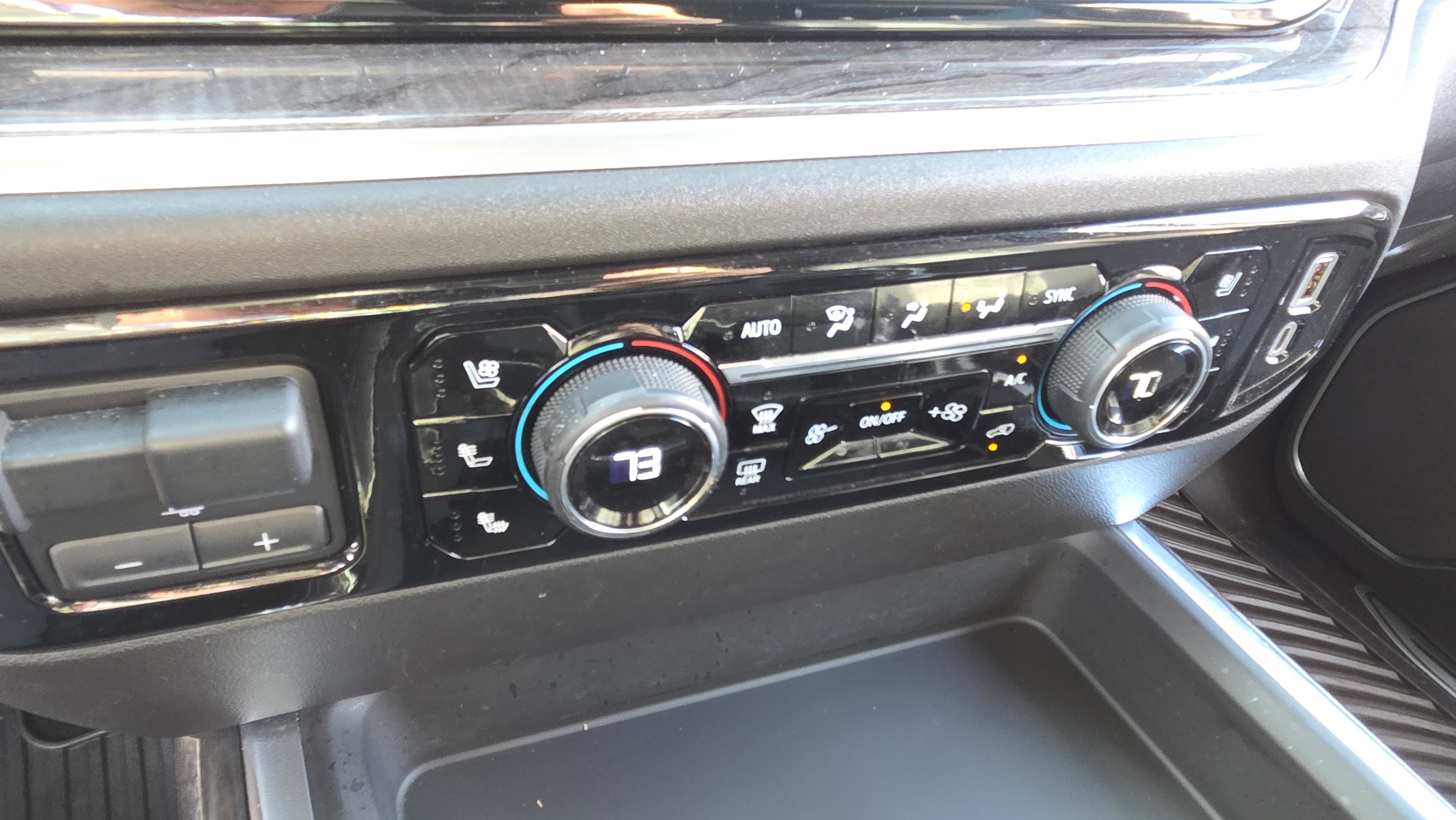 Used 2025 Chevrolet Silverado 2500 LTZ w/ LTZ Premium Package image 28