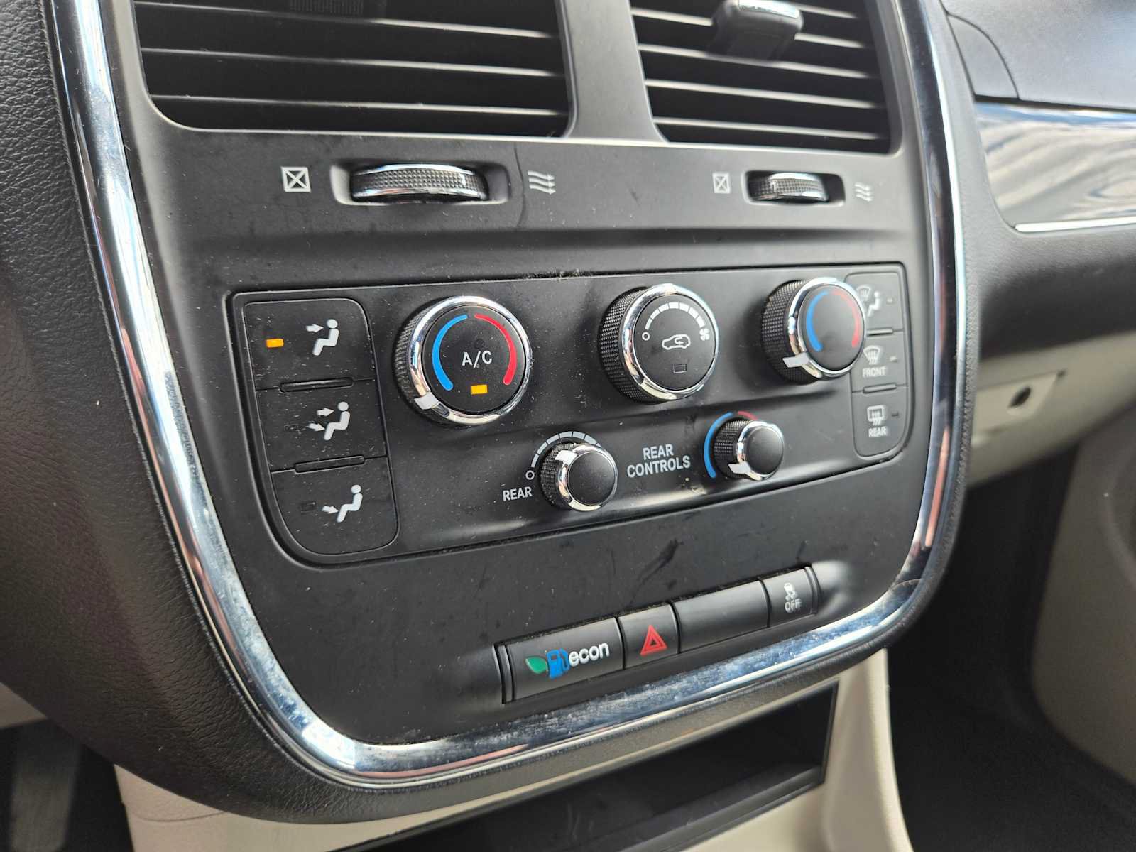 Used 2019 Dodge Grand Caravan SXT FWD image 31
