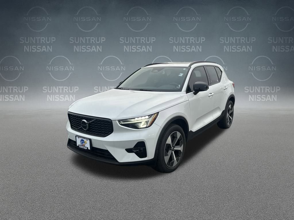 Used 2023 Volvo XC40 B5 Plus w/ Protection Package Premier image 33
