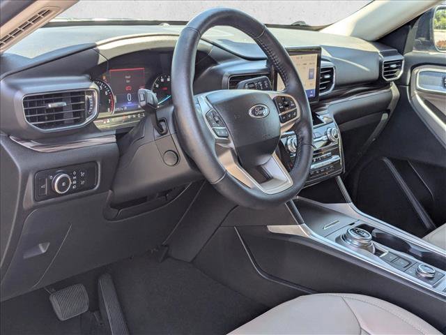 Used 2024 Ford Explorer Limited w/ Equipment Group 301A AWD/4WD image 9