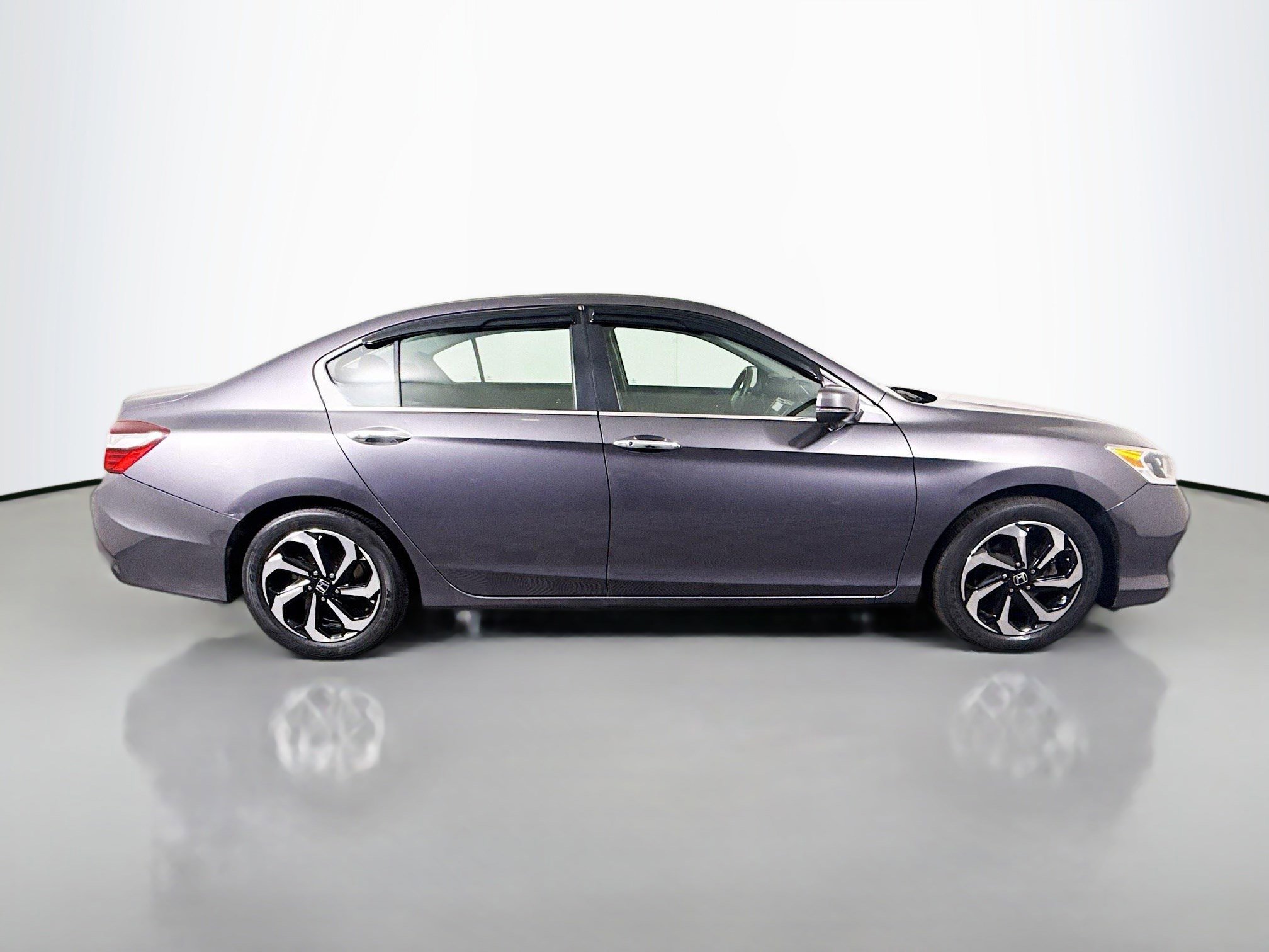 Used 2017 Honda Accord EX image 11