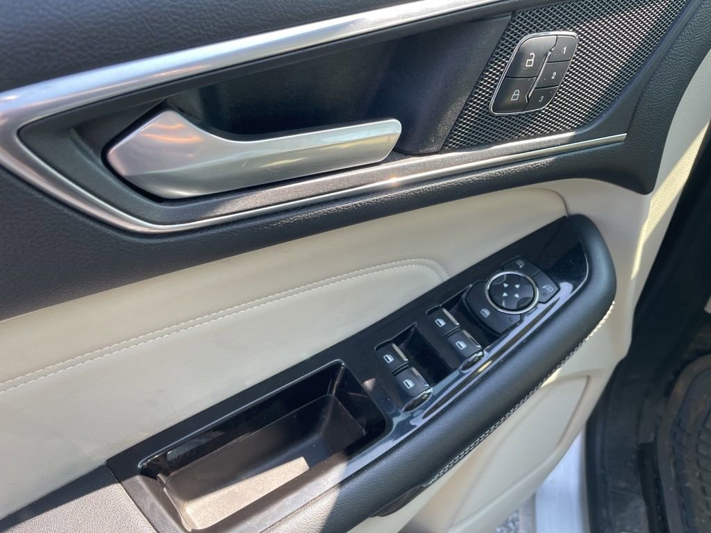 Used 2017 Ford Edge Titanium w/ Technology Package AWD/4WD image 14