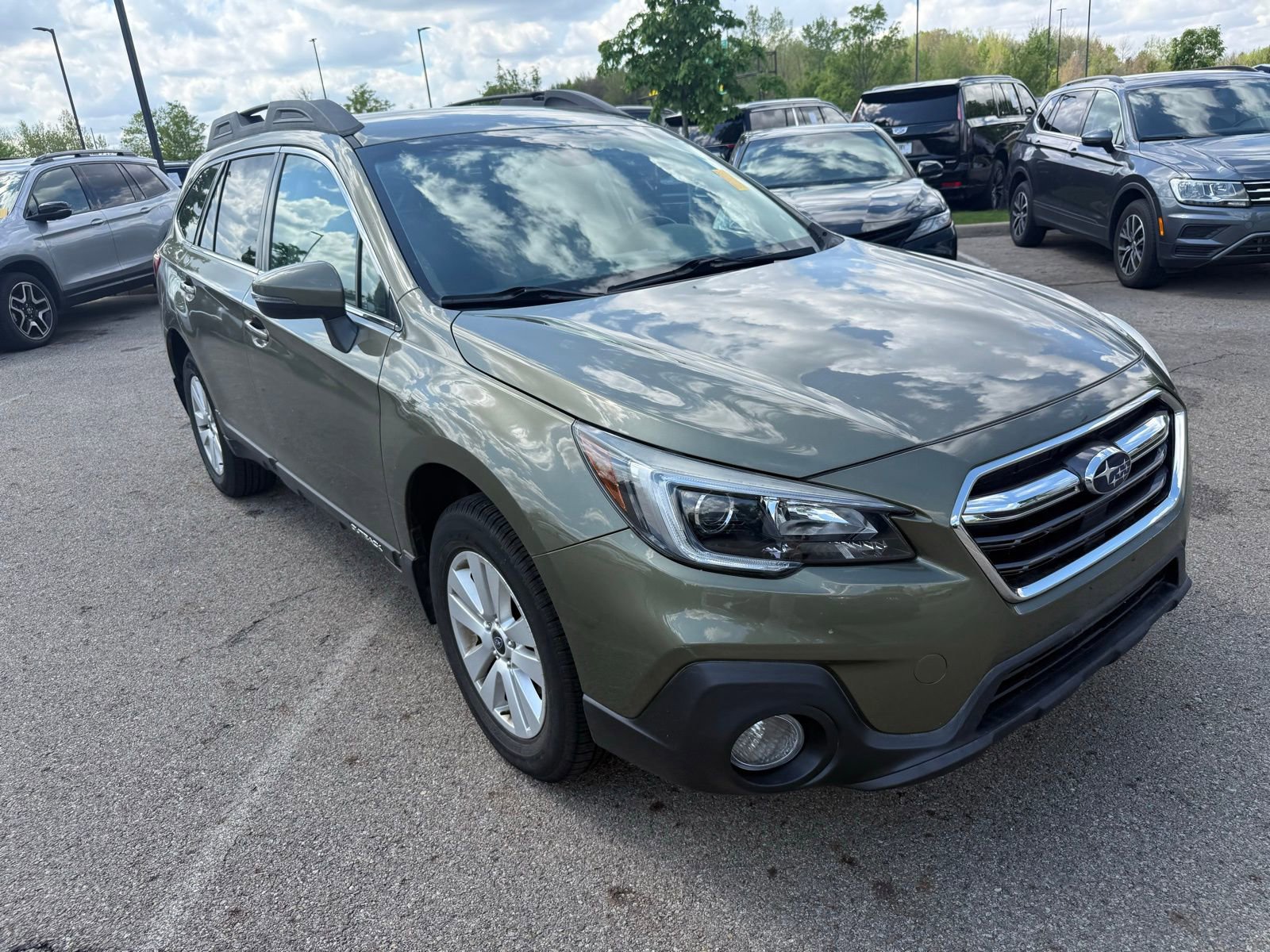 Used 2019 Subaru Outback 2.5i Premium w/ Popular Package #2 AWD/4WD image 3