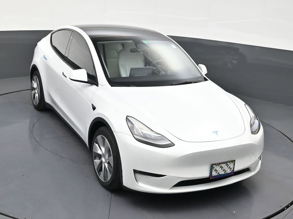 Used 2022 Tesla Model Y Long Range image 18
