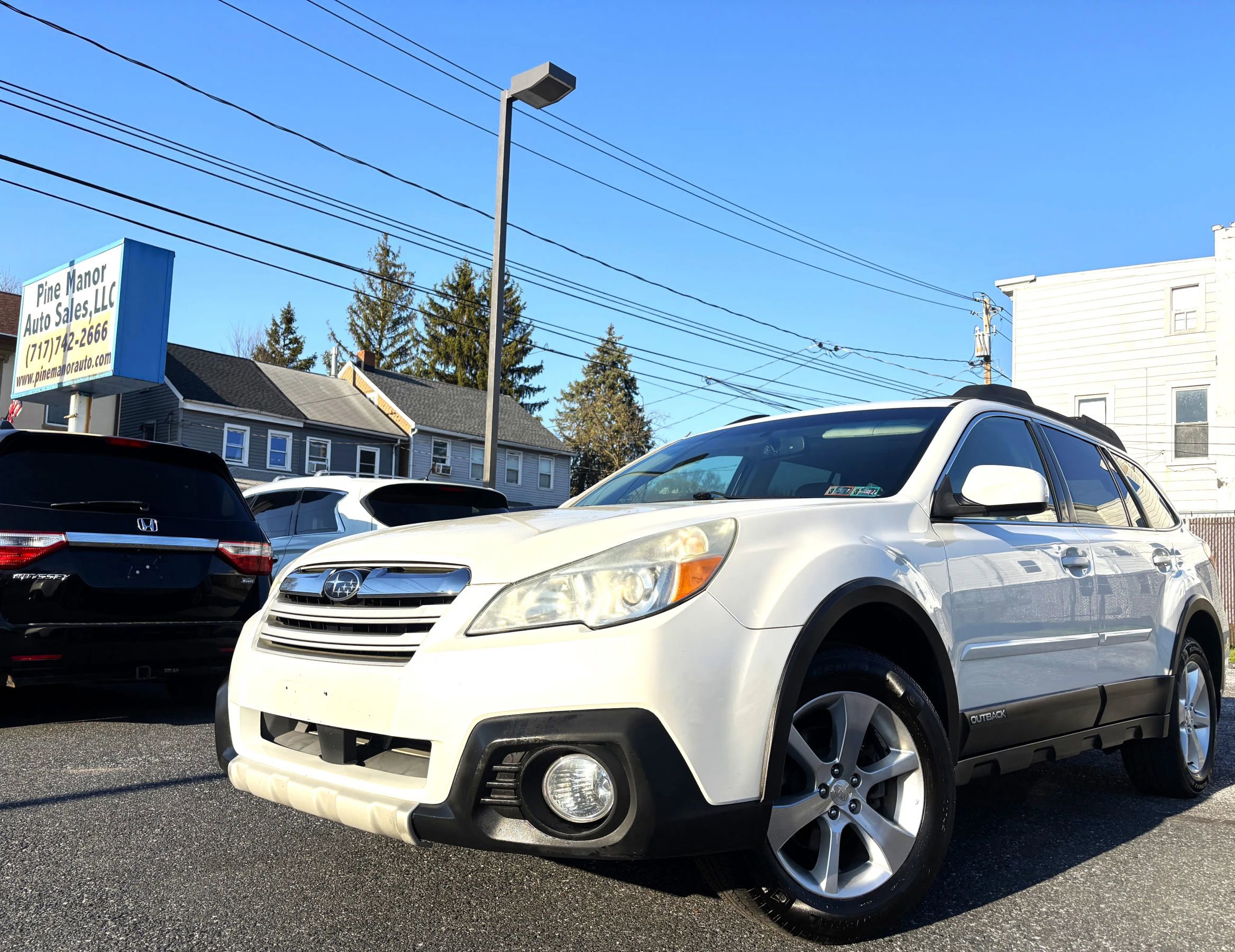 Used 2014 Subaru Outback 2.5i Limited w/ Moonroof Package AWD/4WD image 1