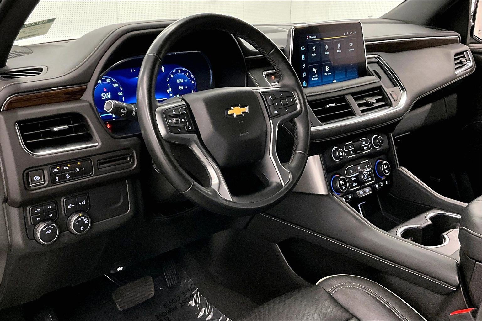 Used 2023 Chevrolet Suburban Premier AWD/4WD image 17