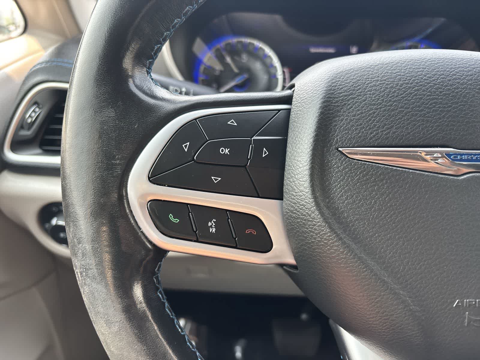 Used 2021 Chrysler Pacifica Touring-L FWD image 14
