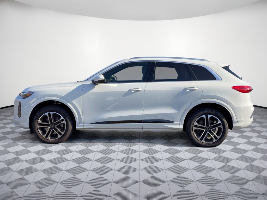 Certified 2026 Audi Q5 Premium AWD/4WD image 2