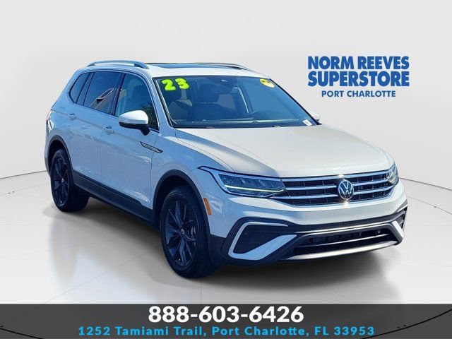 Used 2023 Volkswagen Tiguan SE w/ Panoramic Sunroof Package FWD image 1