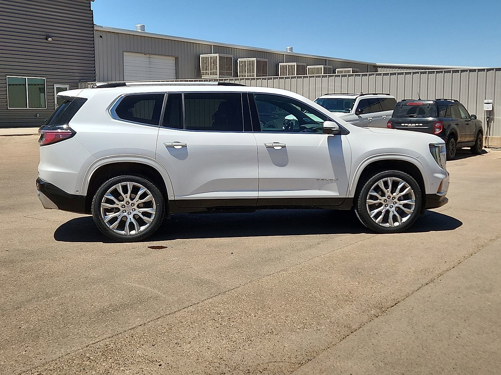 Used 2024 GMC Acadia Denali w/ Super Cruise Package FWD image 5