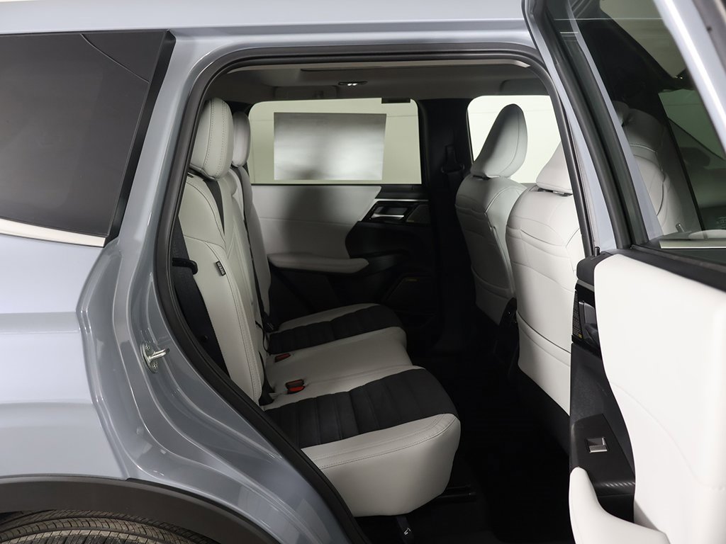 New 2026 Mitsubishi Outlander SE image 35