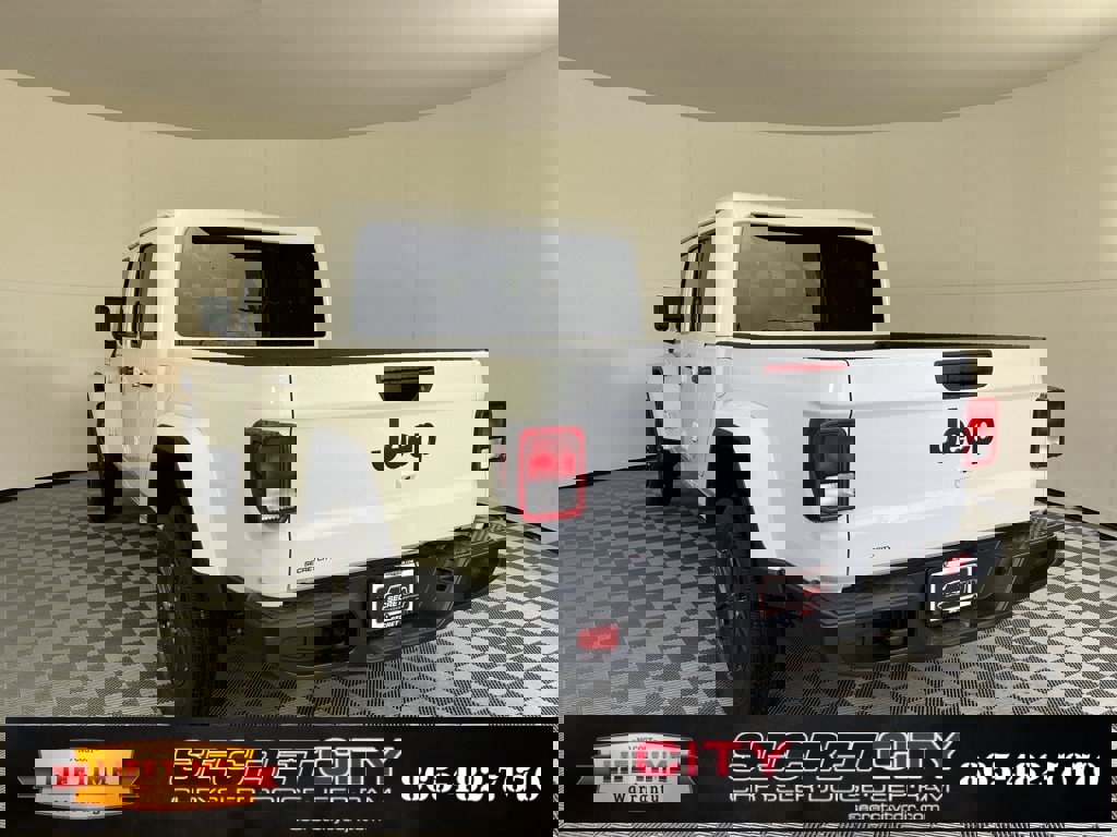 New 2025 Jeep Gladiator Sport image 5