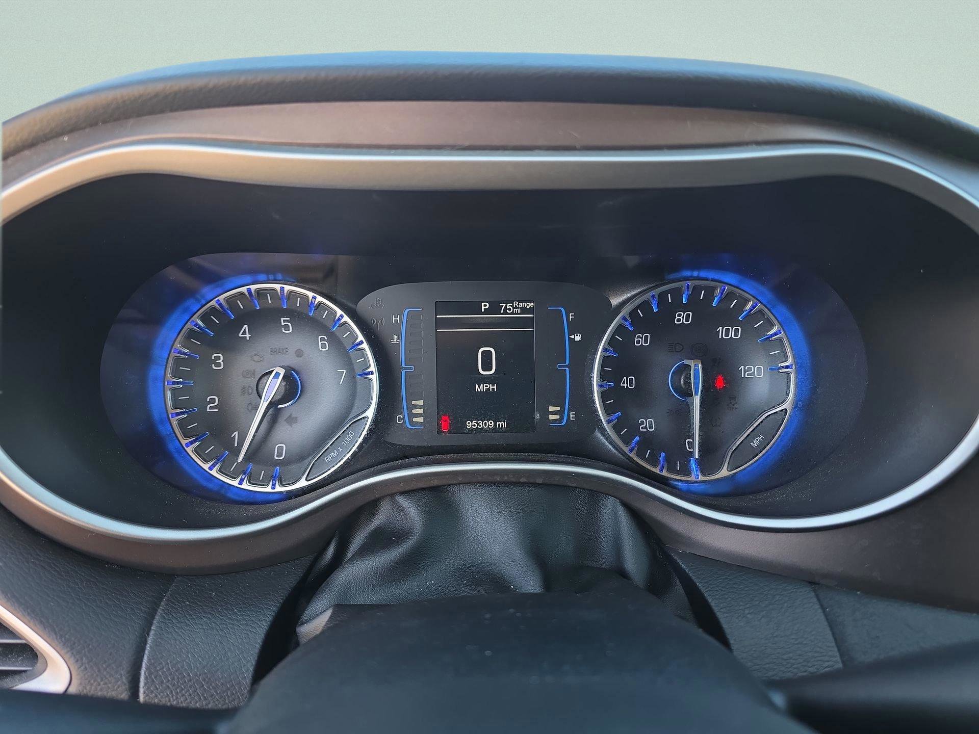 Used 2017 Chrysler Pacifica Touring-L image 38