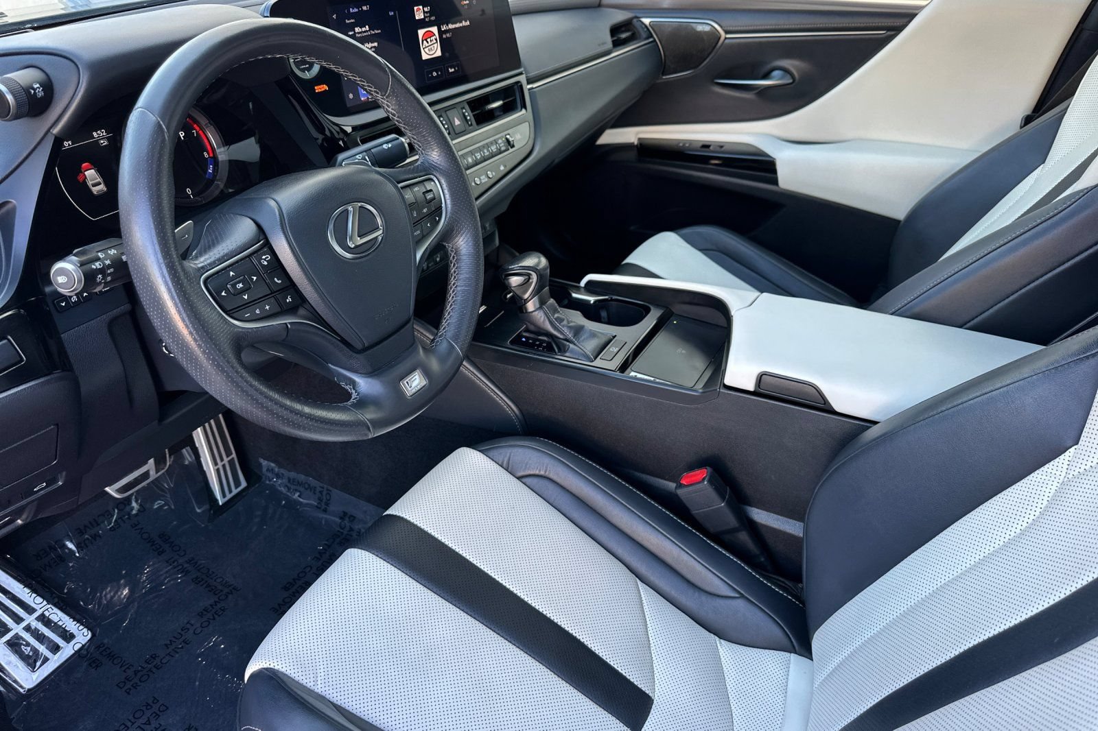 Used 2023 Lexus ES 350 F Sport w/ Accessory Package (Z2) FWD image 10