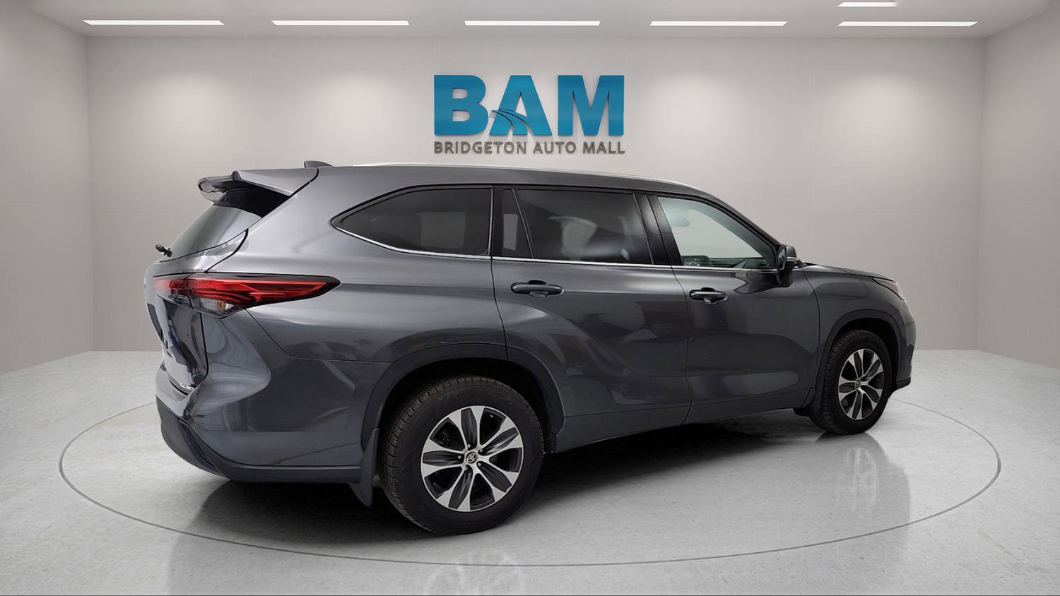 Used 2021 Toyota Highlander XLE image 14