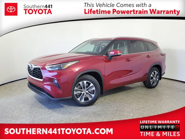 Used 2025 Toyota Highlander XLE image 1