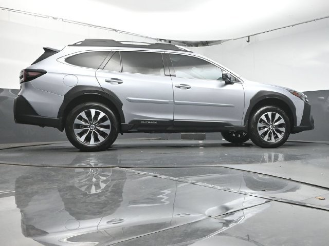 Used 2025 Subaru Outback Touring w/ Popular Package #2 AWD/4WD image 40