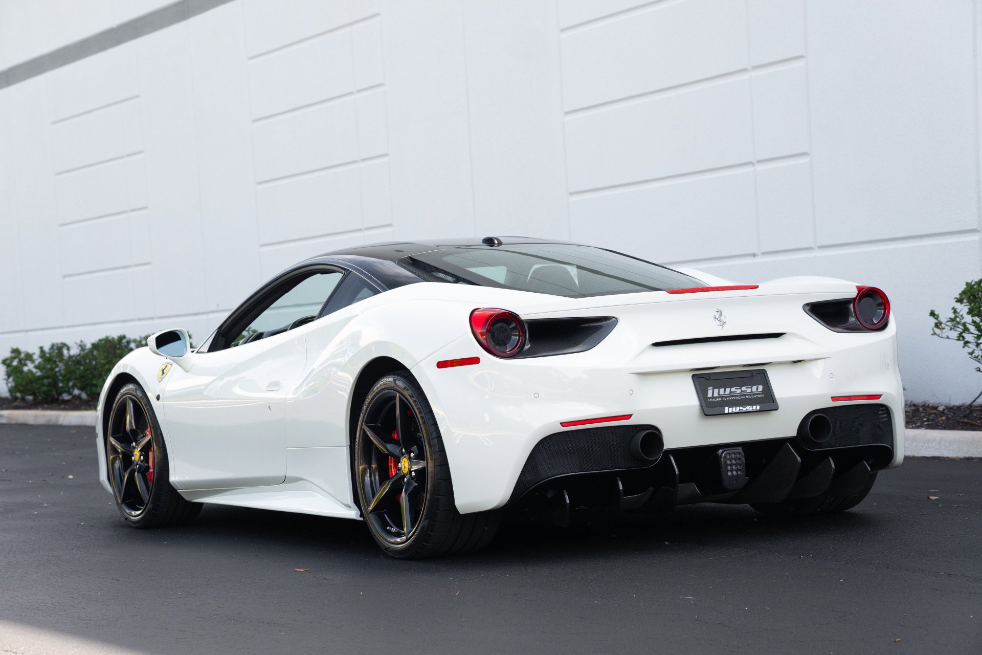 Used 2017 Ferrari 488 GTB RWD image 26