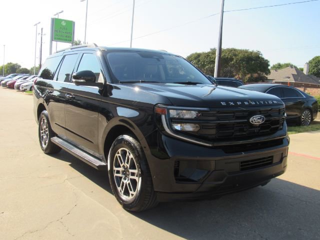 Used 2025 Ford Expedition Active image 4