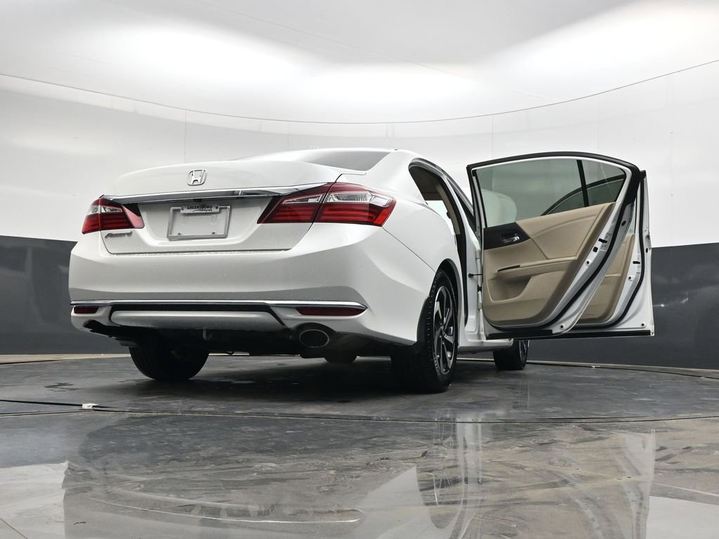 Used 2017 Honda Accord EX image 35