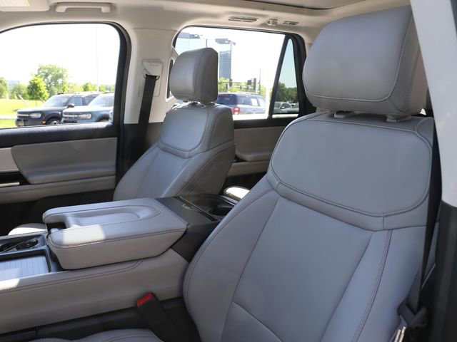 Used 2025 Ford Expedition Active AWD/4WD image 21