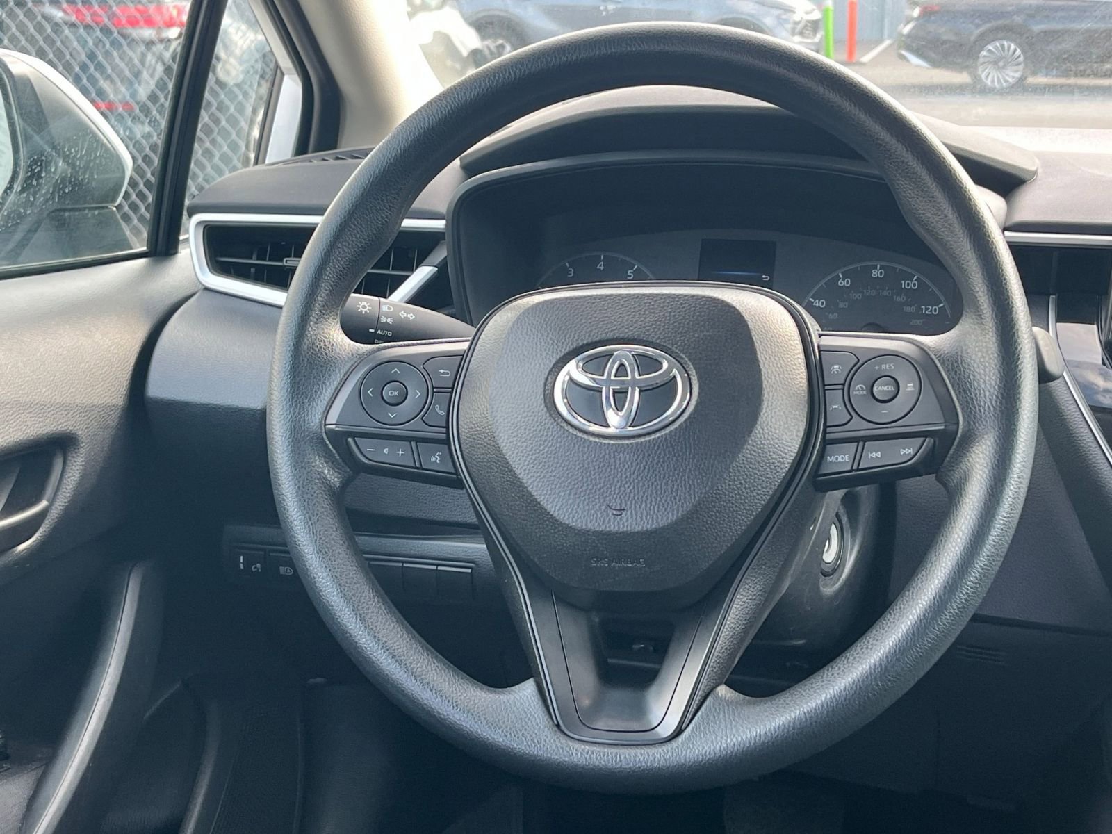 Used 2025 Toyota Corolla LE image 27