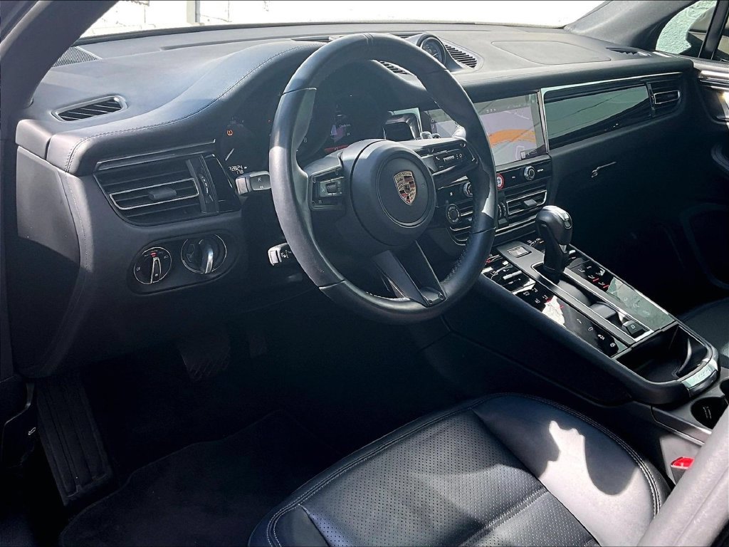 Certified 2023 Porsche Macan GTS AWD/4WD image 4
