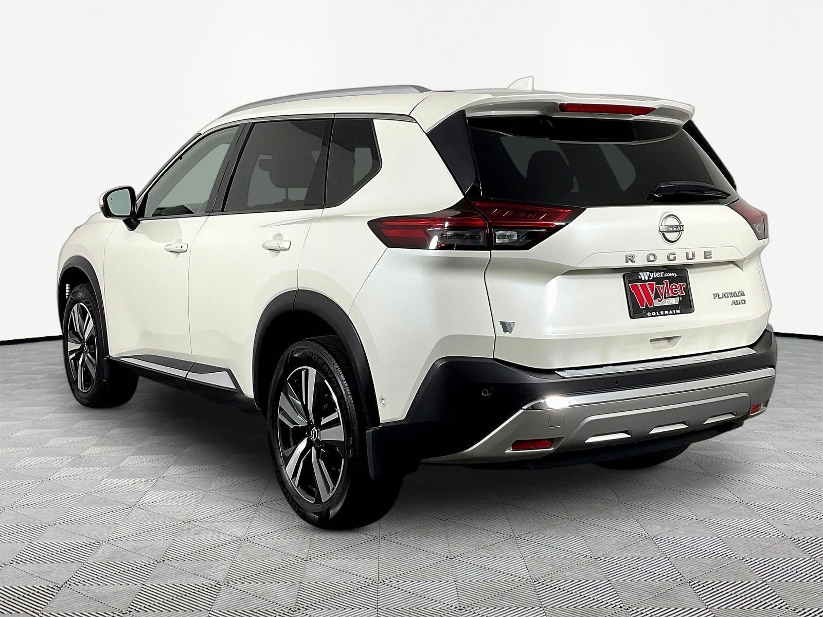Certified 2022 Nissan Rogue Platinum w/ Head-Up Display Package AWD/4WD image 4