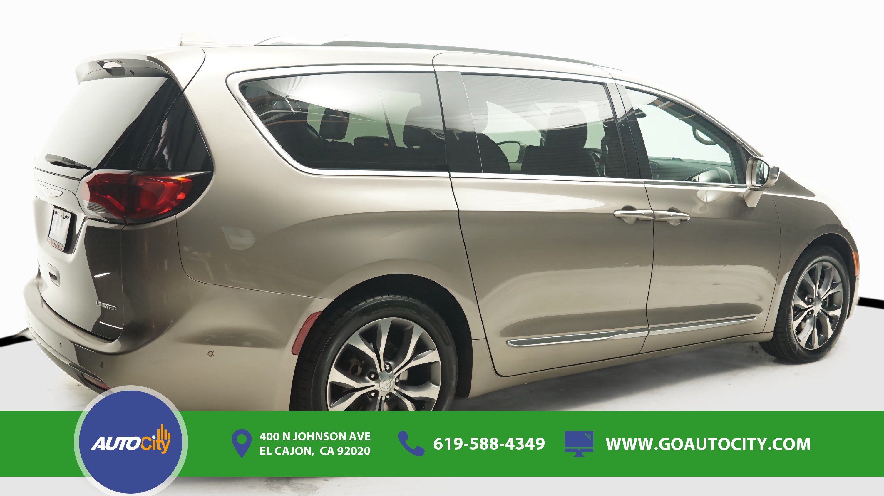 Used 2017 Chrysler Pacifica Limited w/ Advanced Safetytec Group FWD image 6
