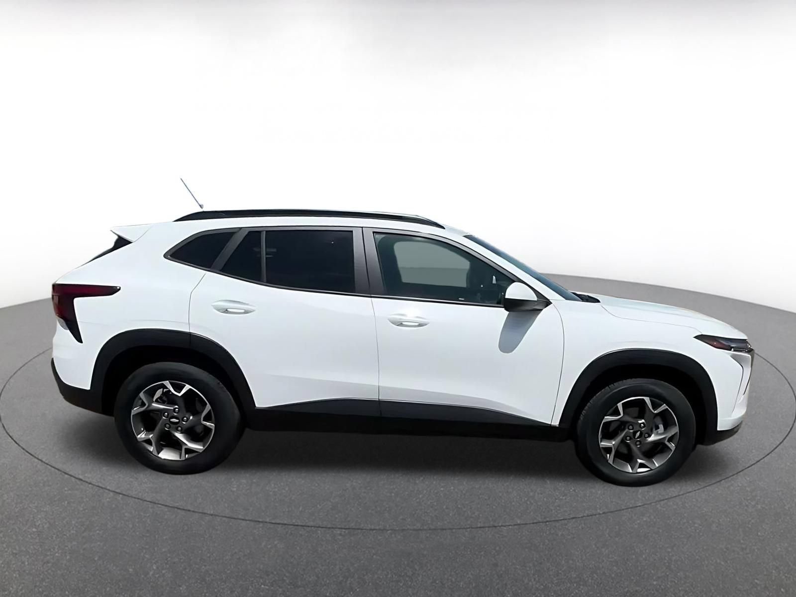 Used 2025 Chevrolet Trax LT w/ LT Convenience Package FWD image 15