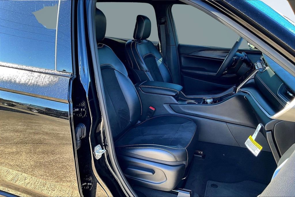 Used 2024 Jeep Grand Cherokee L Altitude image 7