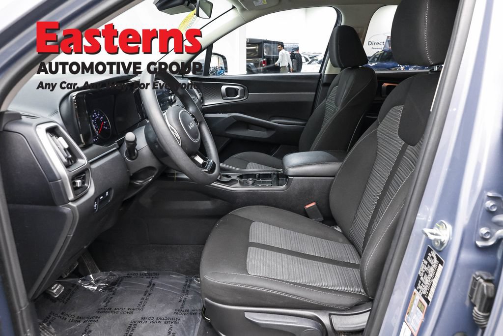 Used 2022 Kia Sorento LX FWD image 14