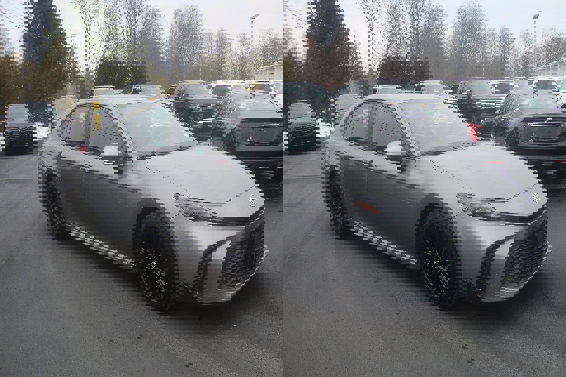 Used 2025 Toyota Camry SE image 3