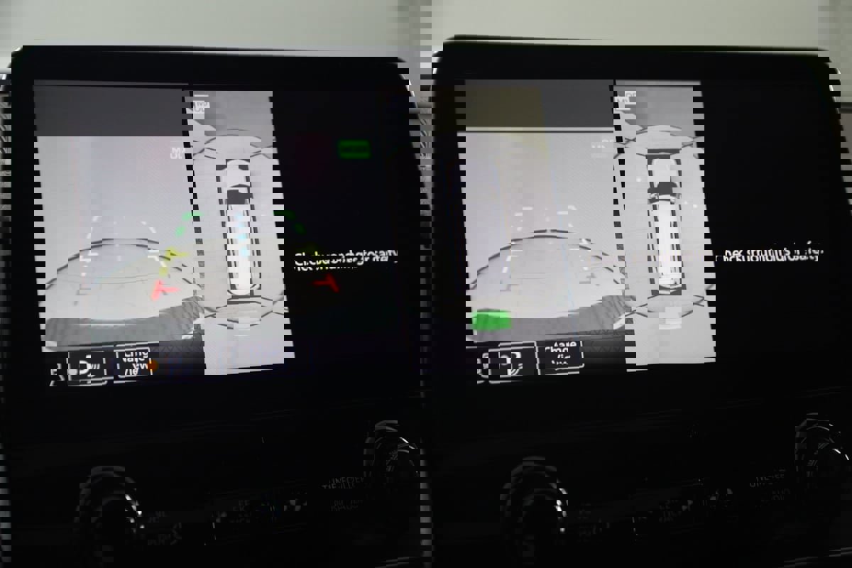 Used 2024 Nissan Armada Platinum w/ Captain's Chairs Package image 10